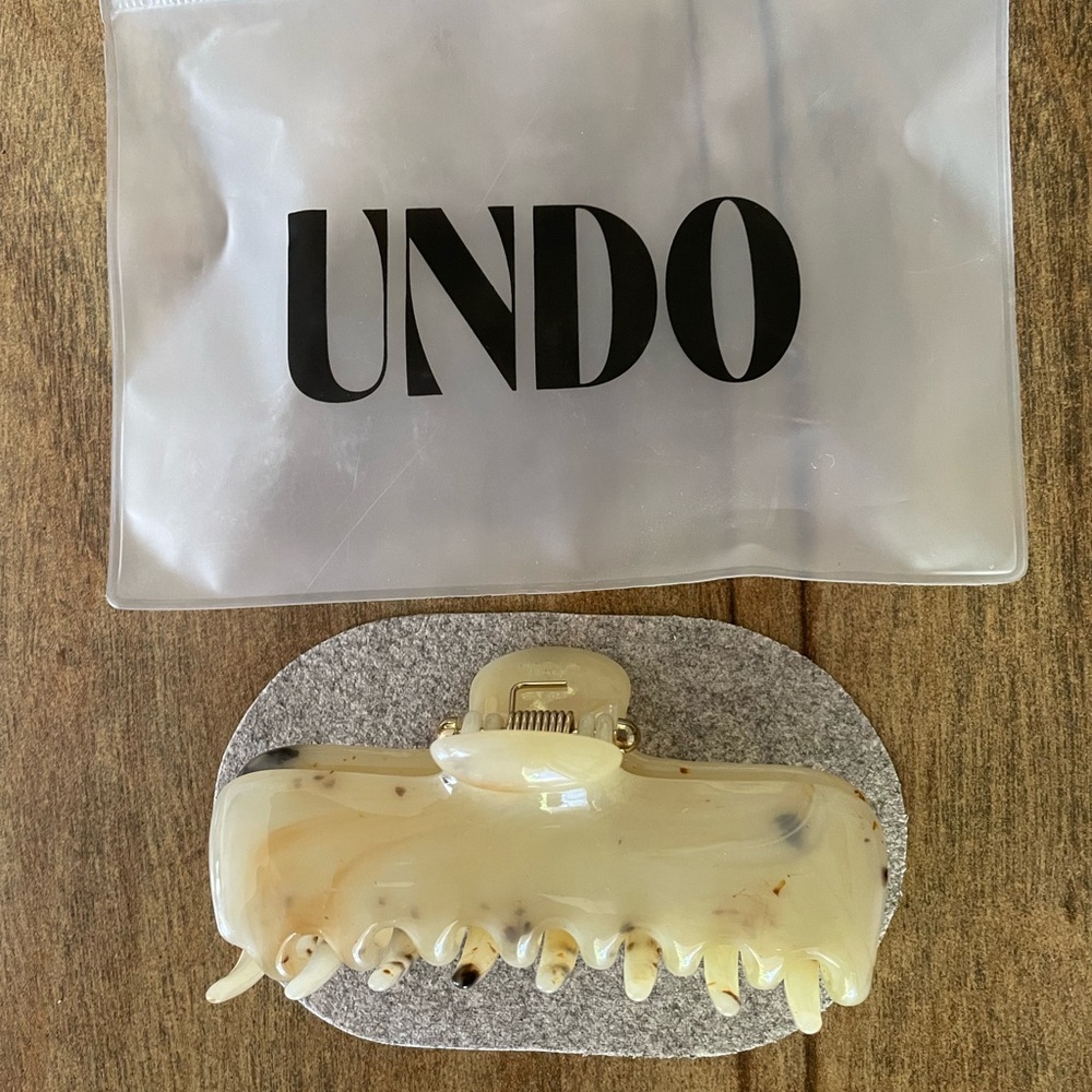 Undo Hairware 4 inch Claw Natural Tortoise Hair Clip
